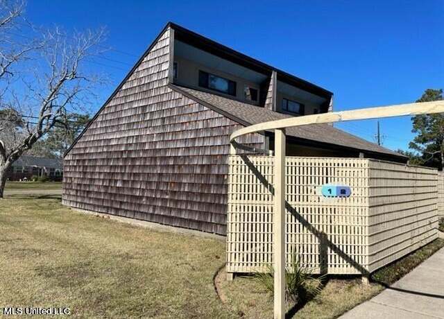 Property at 828 Oakleigh Ave #10, Gulfport, MS 39507, 1 bed, 1 bath