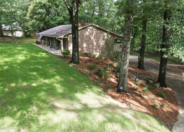 Property at 727 Laney Dr, Clinton, MS 39056, 3 beds, 2.5 baths