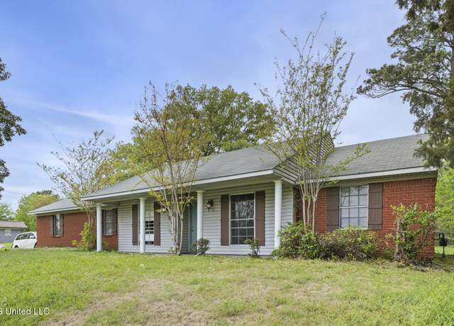 Property at 1000 E Northside Dr, Clinton, MS 39056, 3 beds, 2 baths