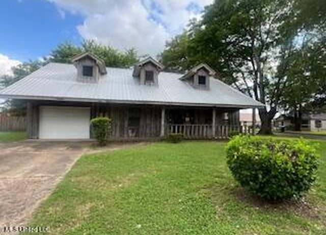 Property at 702 Page Ave, Clarksdale, MS 38614, 4 beds, 2.5 baths