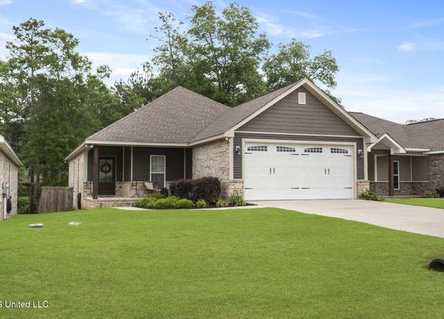 Property at 12 N Barnes Field Dr, Hattiesburg, MS 39402, 3 beds, 2 baths