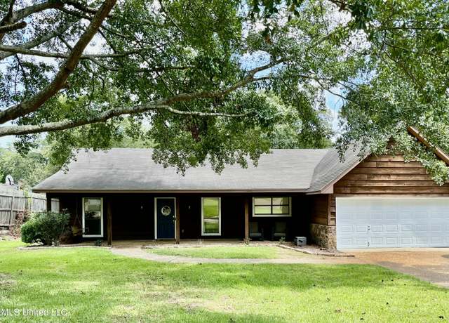 Property at 11 Sandway Dr, Brandon, MS 39042, 3 beds, 2 baths