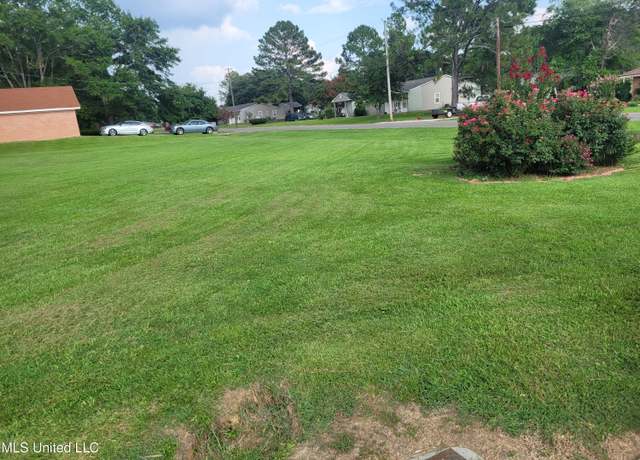 Property at 700 Wayne Dr, Canton, MS 39046
