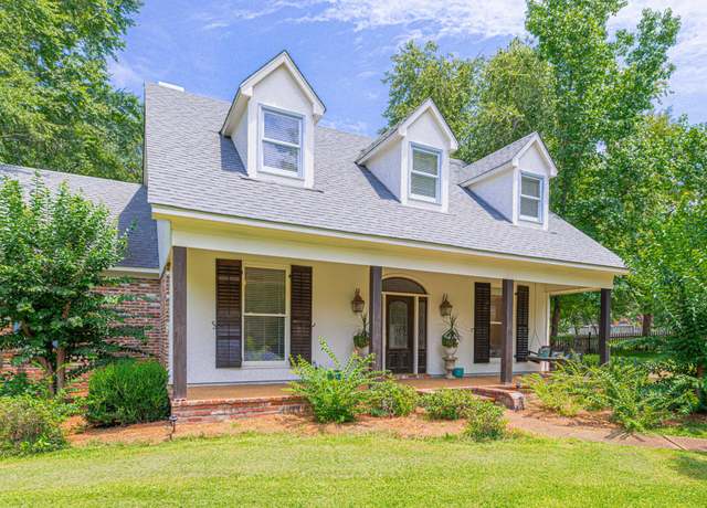 Property at 102 Westfield Rd, Ridgeland, MS 39157, 4 beds, 3 baths