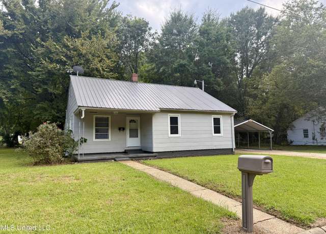 Property at 41 Pecan St, Grenada, MS 38901, 3 beds, 2 baths