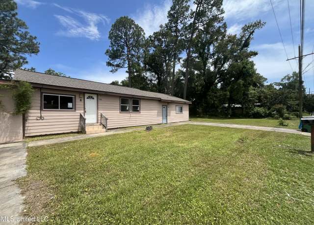 Property at 3010 Martin St, Pascagoula, MS 39581, 5 beds, 2.5 baths