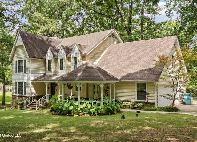 Property at 7155 Country Oak Dr, Southaven, MS 38672, 4 beds, 2.5 baths