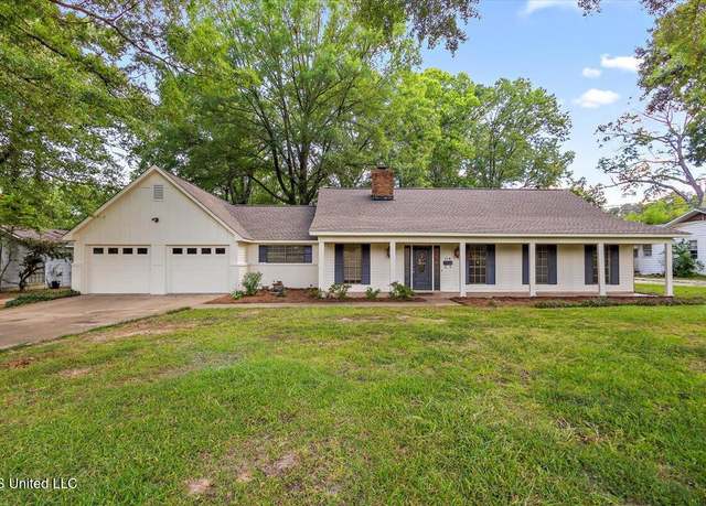 Property at 110 Parkway Dr, Jackson, MS 39211, 3 beds, 2 baths