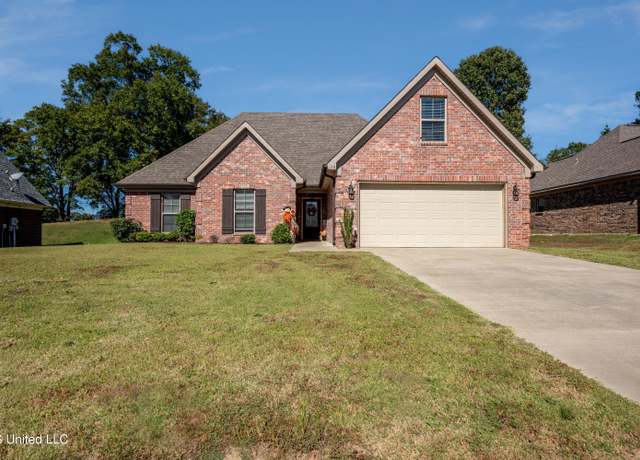 Property at 148 Oakleigh Dr, Batesville, MS 38606, 4 beds, 2 baths