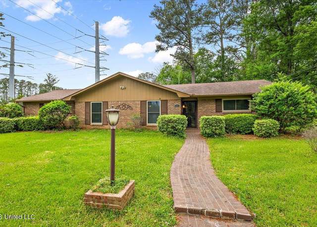 Property at 101 Lake Of Pines Dr, Jackson, MS 39206, 3 beds, 2 baths
