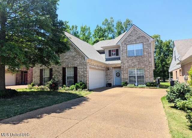 Property at 211 Fairway Trace Dr, Hernando, MS 38632, 4 beds, 2.5 baths