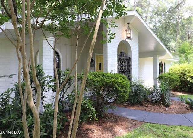 Property at 1704 Ridgewood Dr, Columbia, MS 39429, 4 beds, 2 baths