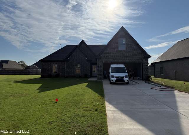Property at 6509 Carmel Pointe Dr, Walls, MS 38680, 4 beds, 2 baths