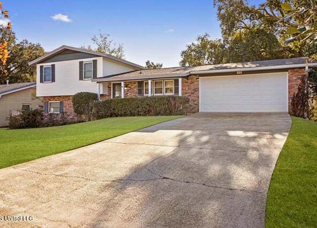 Property at 25 Oakwood Dr, Gulfport, MS 39507, 4 beds, 3 baths