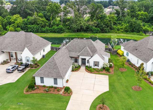Property at 124 Colony Pl, Madison, MS 39110, 4 beds, 3 baths