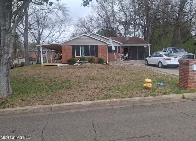 Property at 404 Evergreen Dr, Aberdeen, MS 39730, 3 beds, 2 baths