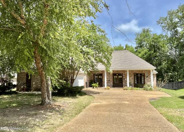 Property at 140 Whisper Lake Blvd, Madison, MS 39110, 4 beds, 3.5 baths