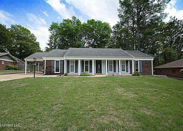 Property at 8256 E Farmington Dr, Southaven, MS 38671, 3 beds, 2 baths