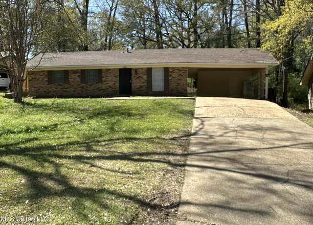 Property at 2835 Glenderry St, Jackson, MS 39212, 3 beds, 2 baths