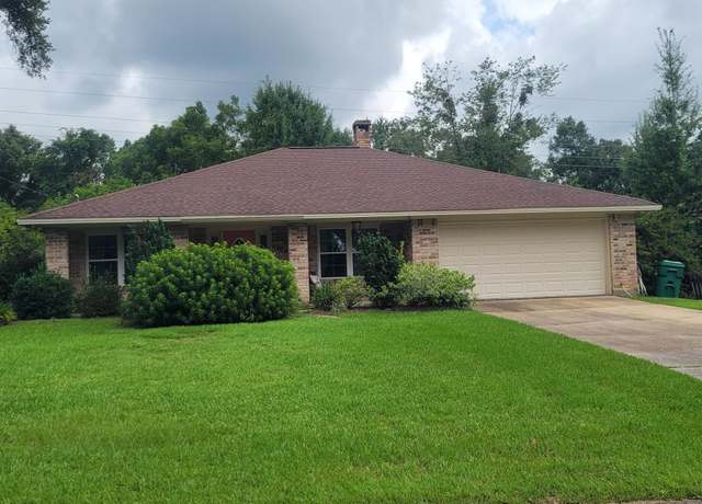 Property at 8834 Kipapa Way, Diamondhead, MS 39525, 4 beds, 2 baths