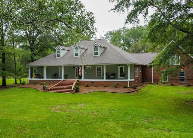 Property at 1460 Kickapoo Rd, Clinton, MS 39056, 4 beds, 2.5 baths