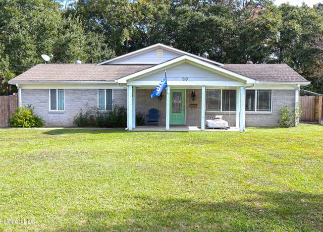 Property at 910 Williams St, Pascagoula, MS 39567, 3 beds, 2 baths
