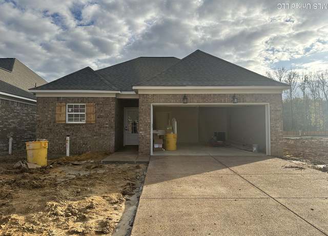 Property at 399 Country Garden Dr, Southaven, MS 38671, 3 beds, 2 baths