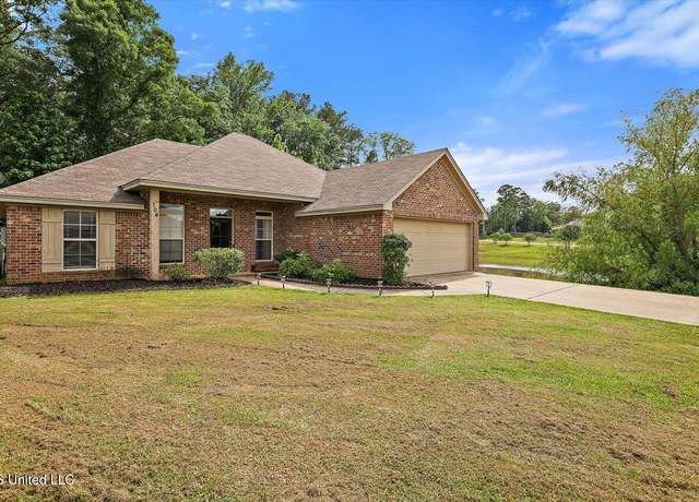 Property at 104 Greenfield Ridge Dr, Brandon, MS 39042, 3 beds, 2 baths