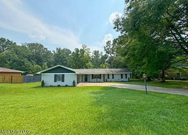 Property at 305 Longview St, Vicksburg, MS 39180, 3 beds, 2 baths