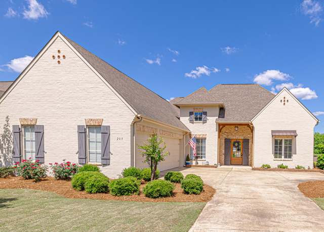 Property at 209 S Woodcreek Rd, Madison, MS 39110, 5 beds, 4.5 baths