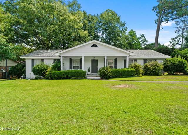 Property at 210 Southampton Rd, Hattiesburg, MS 39401, 4 beds, 2 baths