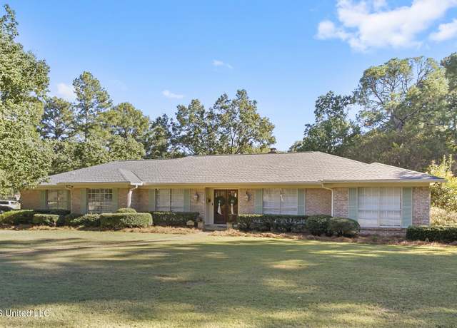 Property at 2315 E East Manor Dr, Jackson, MS 39211, 3 beds, 2 baths