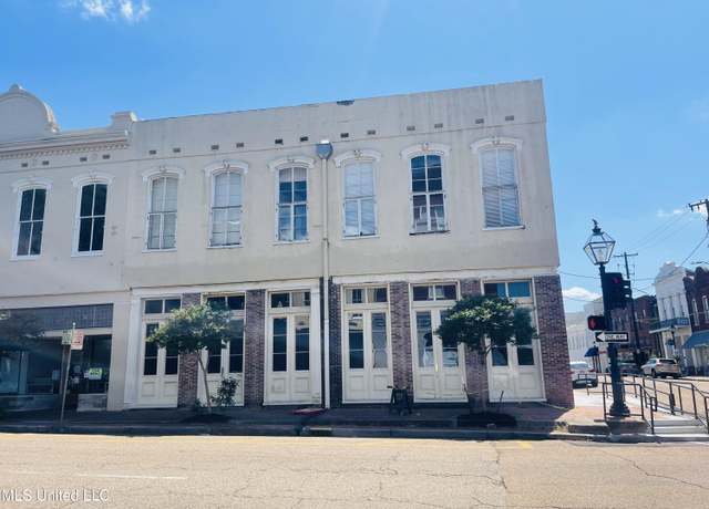 Property at 500 Franklin St, Natchez, MS 39120, 5 beds, 3.5 baths