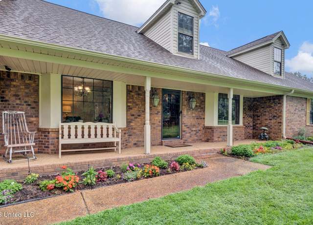 Property at 8140 Hunters Hill Cv, Olive Branch, MS 38654, 3 beds, 3 baths