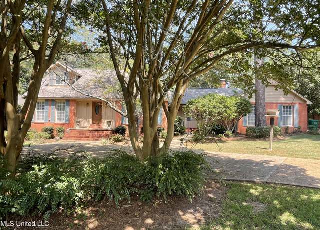 Property at 500 Charles St, Brookhaven, MS 39601, 4 beds, 2.5 baths