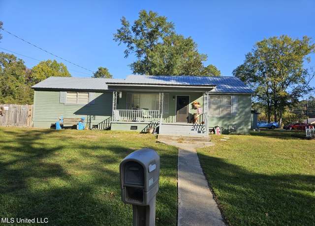 Property at 137 Anderson St, Quitman, MS 39355, 4 beds, 2.5 baths