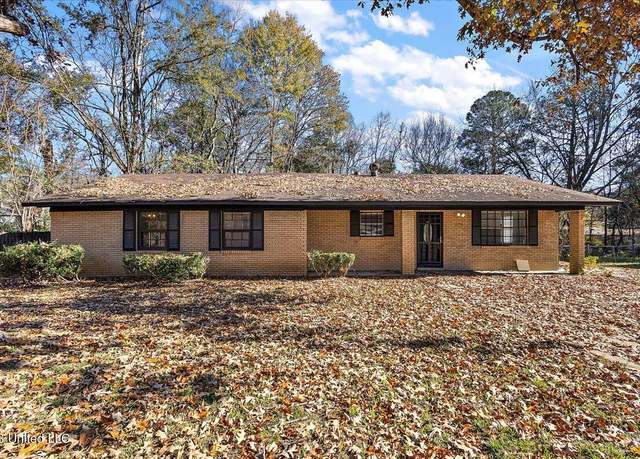 Property at 2710 Charleston Dr, Jackson, MS 39212, 4 beds, 2 baths