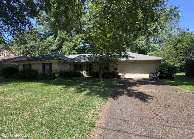Property at 5120 Shirlwood Dr, Jackson, MS 39211, 4 beds, 2 baths