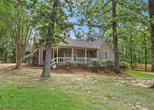 Property at 104 Hunter Ct, Madison, MS 39110, 3 beds, 2 baths