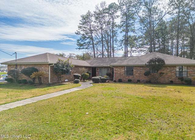 Property at 1215 Fifth Ave, Picayune, MS 39466, 3 beds, 2 baths