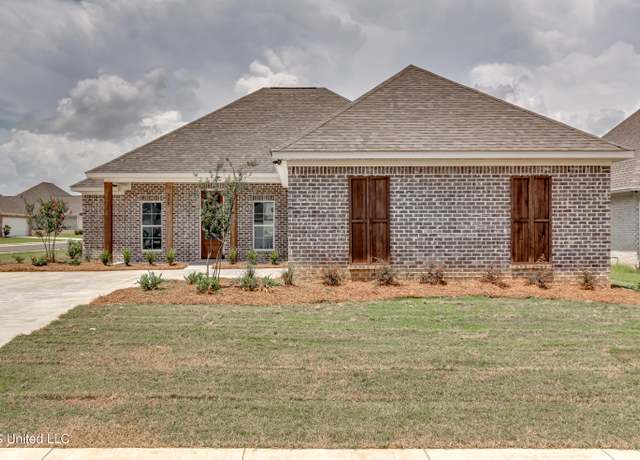Property at 400 Butternut Dr, Canton, MS 39046, 3 beds, 2 baths
