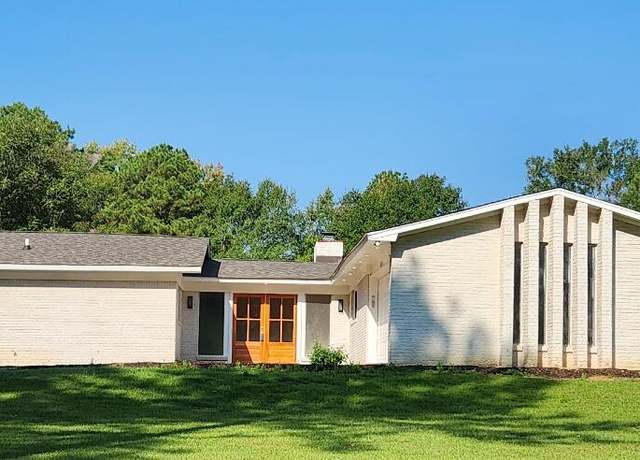 Property at 319 Glenfield Rd, Canton, MS 39046, 3 beds, 2.5 baths