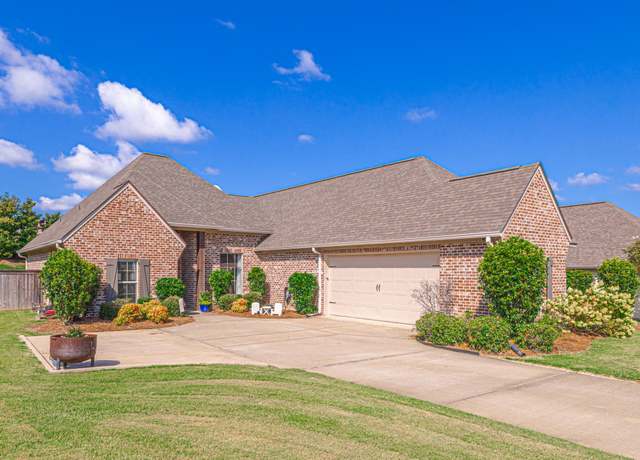 Property at 119 Claiborne St, Madison, MS 39110, 4 beds, 3 baths