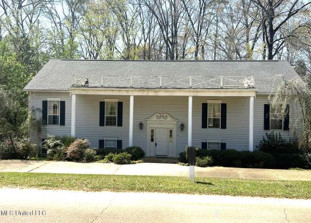 Property at 116 Duster Dr, Natchez, MS 39120, 4 beds, 3 baths