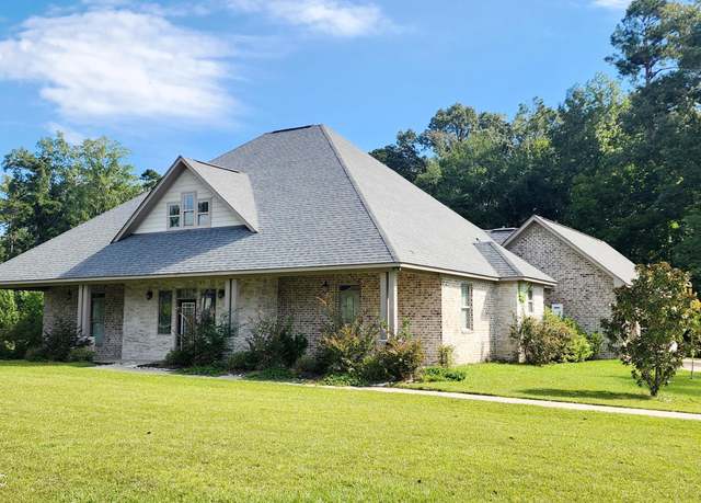 Property at 46 Tara Dr, Natchez, MS 39120, 3 beds, 2.5 baths