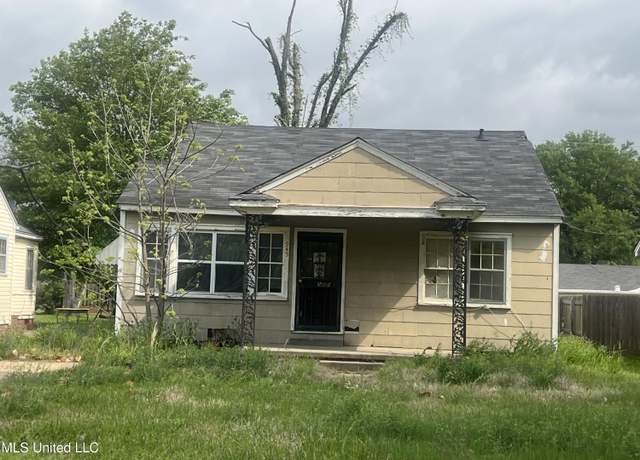 Property at 945 School St, Clarksdale, MS 38614, 4 beds, 2 baths