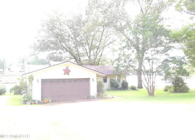 Property at 8671 Bob White Dr, Hernando, MS 38632, 3 beds, 2 baths