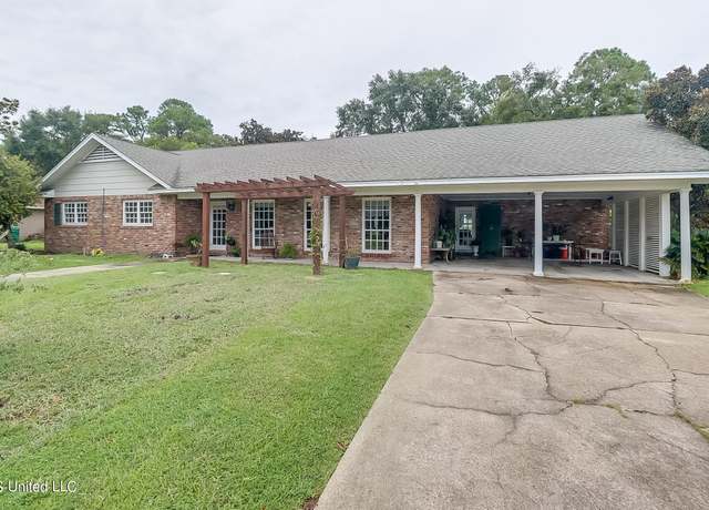 Property at 1 Bayou View Dr, Gulfport, MS 39507, 4 beds, 2 baths