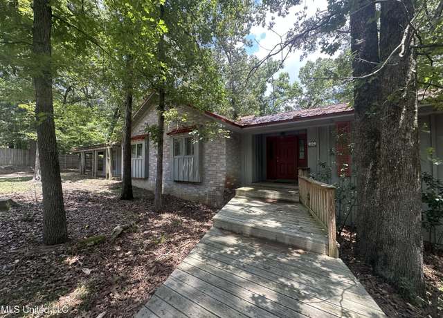 Property at 204 Fort Dr, Grenada, MS 38901, 3 beds, 2 baths