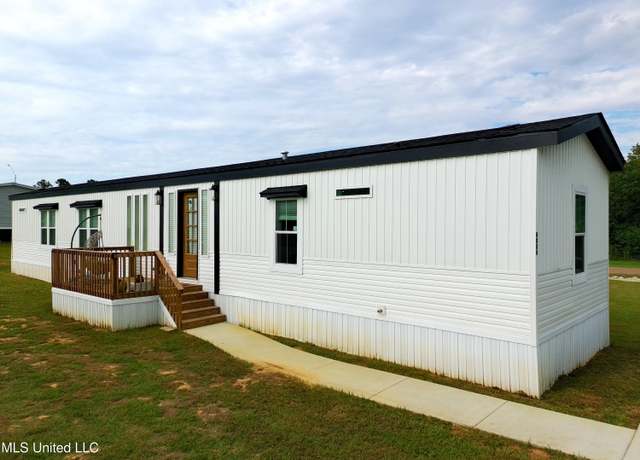 Property at 4004 Hillsboro Dr, Brandon, MS 39042, 3 beds, 2 baths